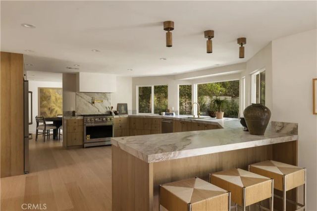 1806 Hummingbird Drive, Costa Mesa, CA 92626