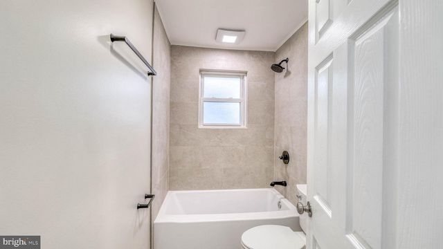 211 N SACRAMENTO AVE, Ventnor City, NJ 08406