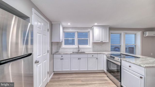 211 N SACRAMENTO AVE, Ventnor City, NJ 08406