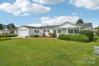 617 Paisley Court, Hendersonville, NC 28739