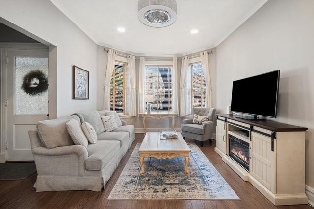 2253 W Giddings Street 1, Chicago, IL 60625