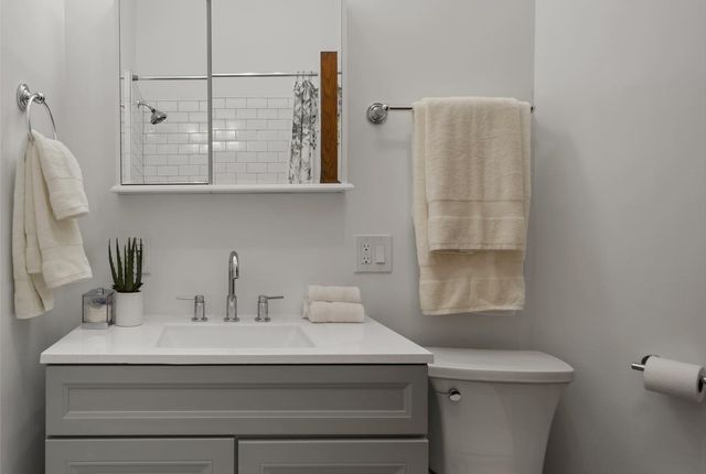 2253 W Giddings Street 1, Chicago, IL 60625