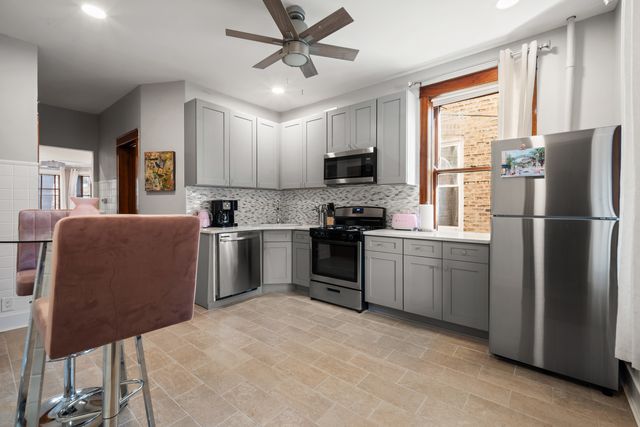 2253 W Giddings Street 1, Chicago, IL 60625