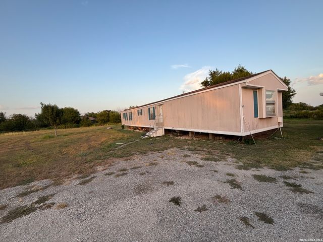 1140 Country Ln, Marion, TX 78124