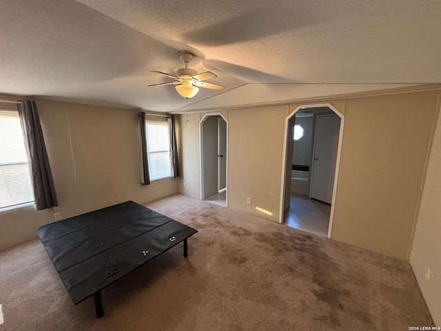 1140 Country Ln, Marion, TX 78124