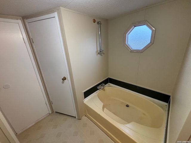 1140 Country Ln, Marion, TX 78124