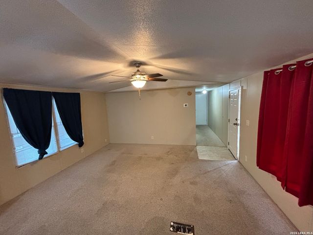 1140 Country Ln, Marion, TX 78124