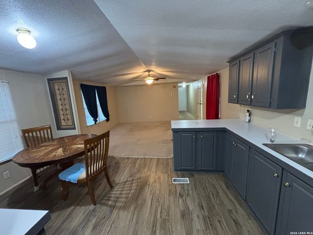 1140 Country Ln, Marion, TX 78124