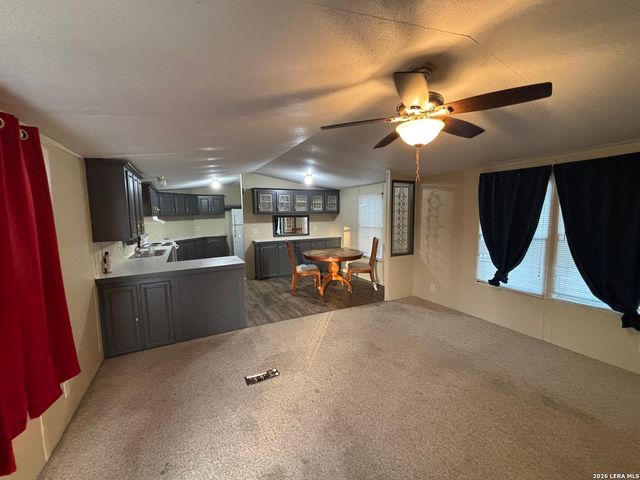 1140 Country Ln, Marion, TX 78124