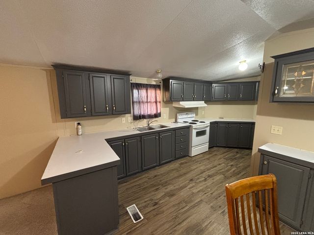 1140 Country Ln, Marion, TX 78124
