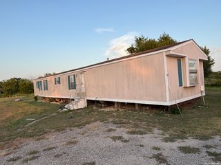 1140 Country Ln, Marion, TX 78124