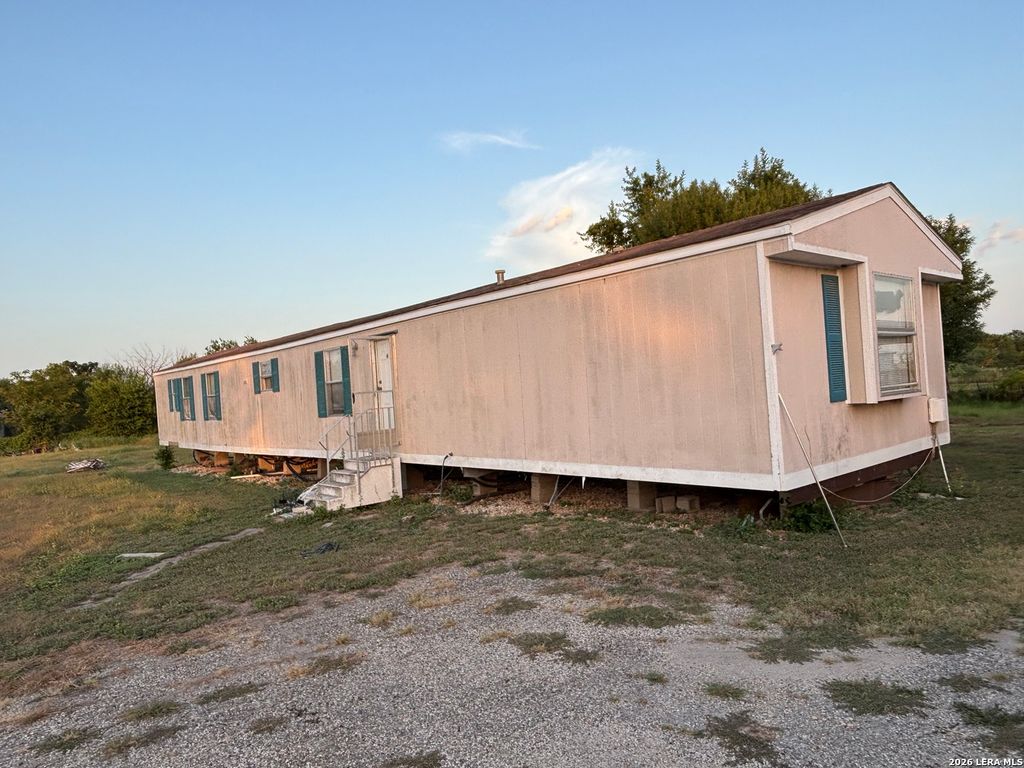 1140 Country Ln, Marion, TX 78124