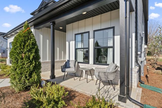 215 Conger Dr, Lebanon, TN 37087
