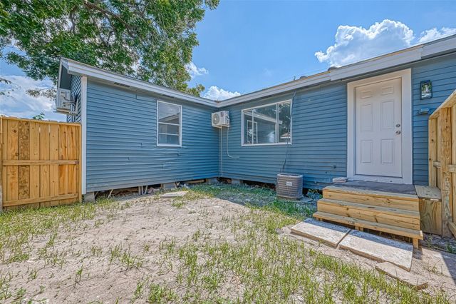 6715 Victoria Street, Houston, TX 77020