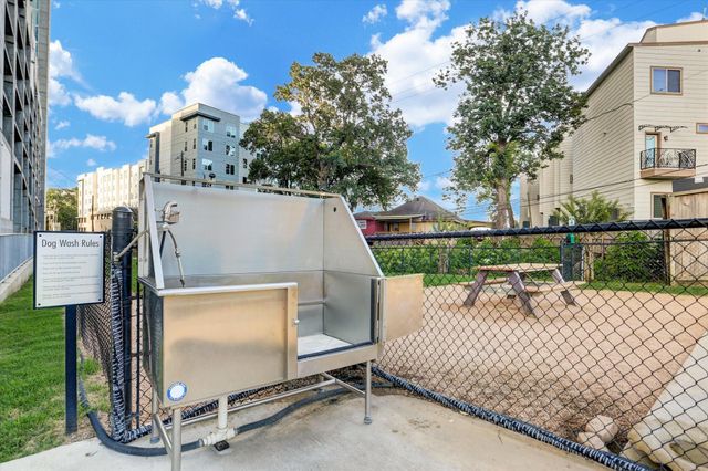5925 Almeda Road 11606, Houston, TX 77004