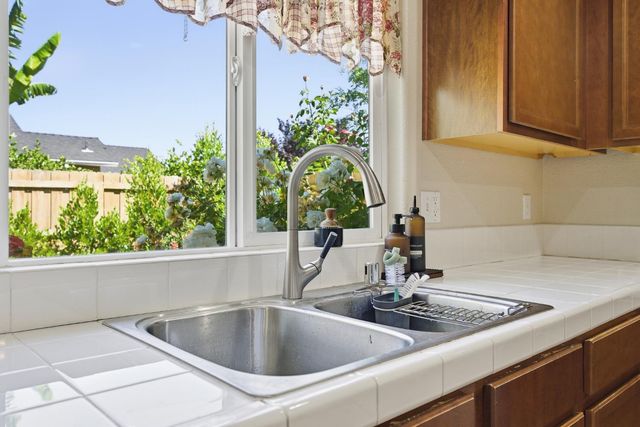 5559 E Truman Avenue, Fresno, CA 93727