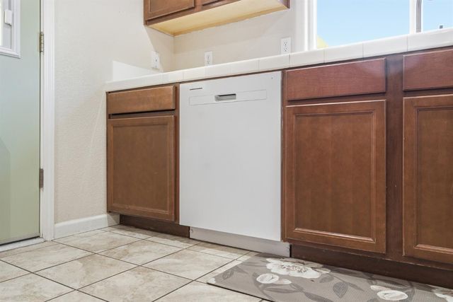 5559 E Truman Avenue, Fresno, CA 93727