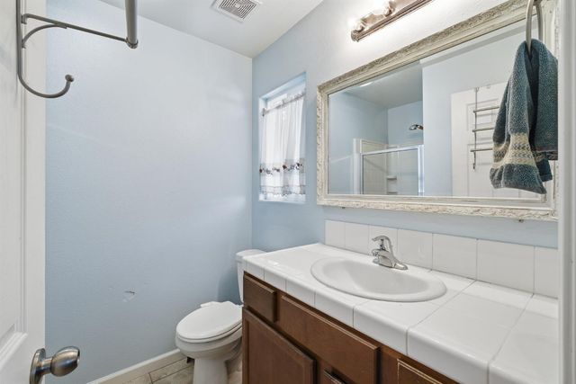 5559 E Truman Avenue, Fresno, CA 93727