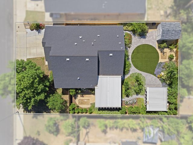 5559 E Truman Avenue, Fresno, CA 93727