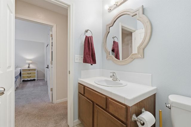 5559 E Truman Avenue, Fresno, CA 93727