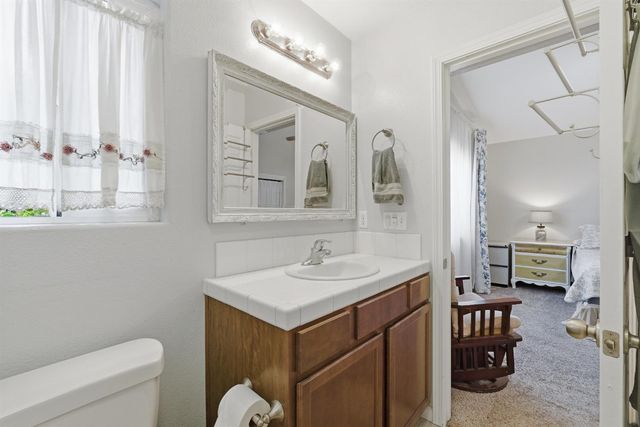 5559 E Truman Avenue, Fresno, CA 93727