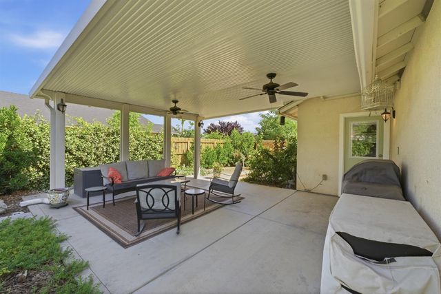 5559 E Truman Avenue, Fresno, CA 93727
