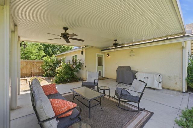 5559 E Truman Avenue, Fresno, CA 93727