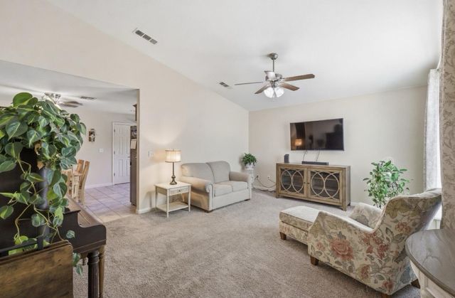 5559 E Truman Avenue, Fresno, CA 93727