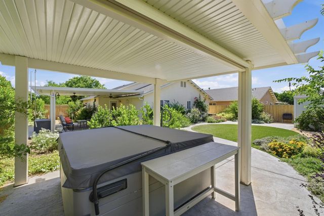 5559 E Truman Avenue, Fresno, CA 93727