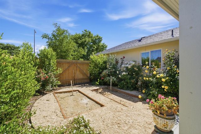 5559 E Truman Avenue, Fresno, CA 93727