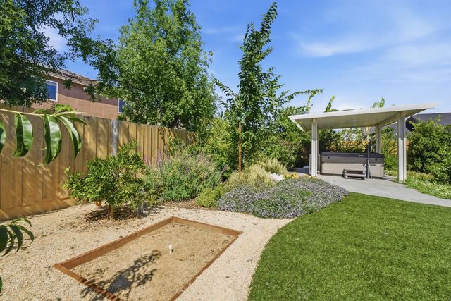 5559 E Truman Avenue, Fresno, CA 93727