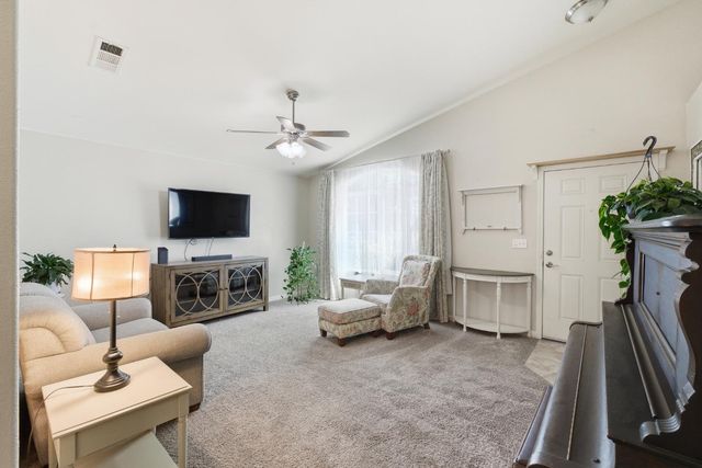 5559 E Truman Avenue, Fresno, CA 93727