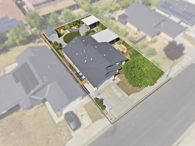 5559 E Truman Avenue, Fresno, CA 93727