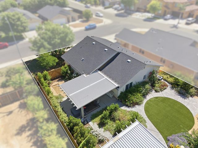 5559 E Truman Avenue, Fresno, CA 93727