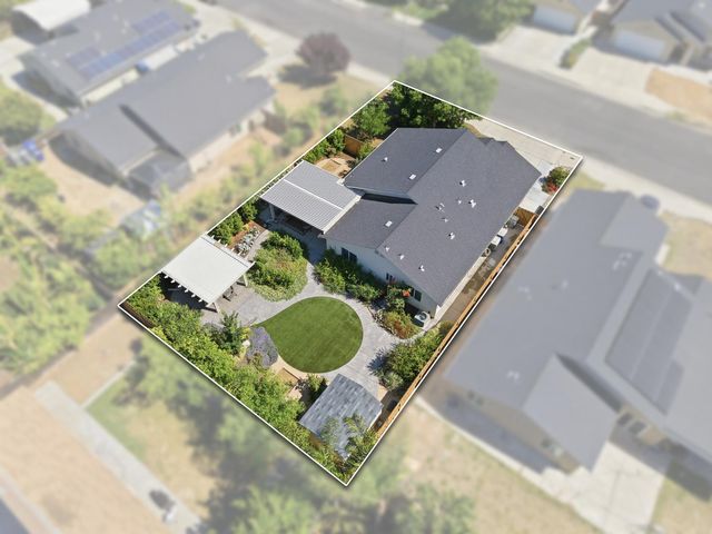 5559 E Truman Avenue, Fresno, CA 93727