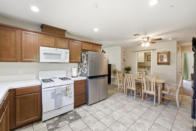 5559 E Truman Avenue, Fresno, CA 93727
