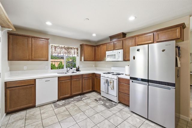 5559 E Truman Avenue, Fresno, CA 93727