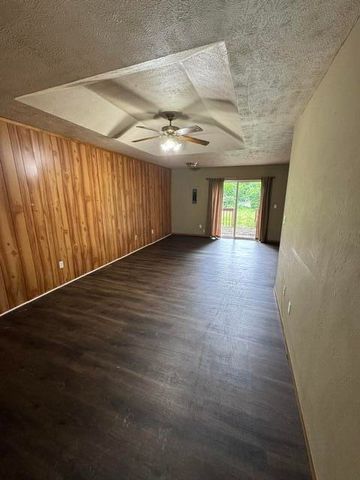 2015 N Benton Avenue, Springfield, MO 65803