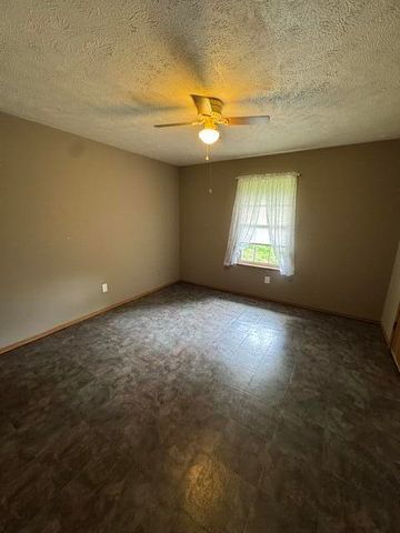 2015 N Benton Avenue, Springfield, MO 65803