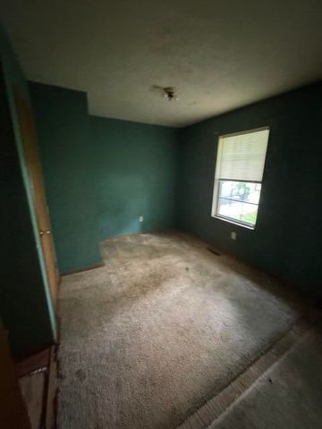 2015 N Benton Avenue, Springfield, MO 65803