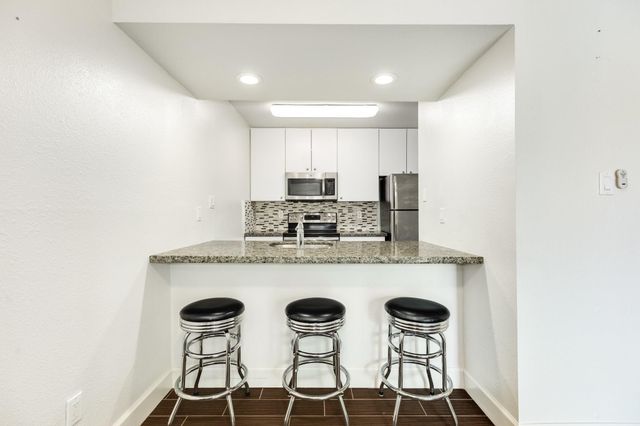 7098 N Holiday Drive, Galveston, TX 77550