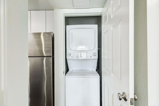 7098 N Holiday Drive, Galveston, TX 77550