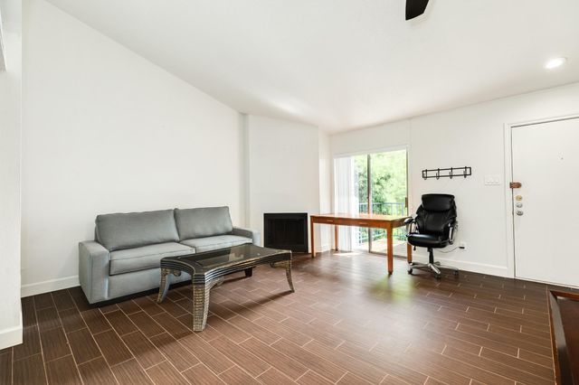 7098 N Holiday Drive, Galveston, TX 77550