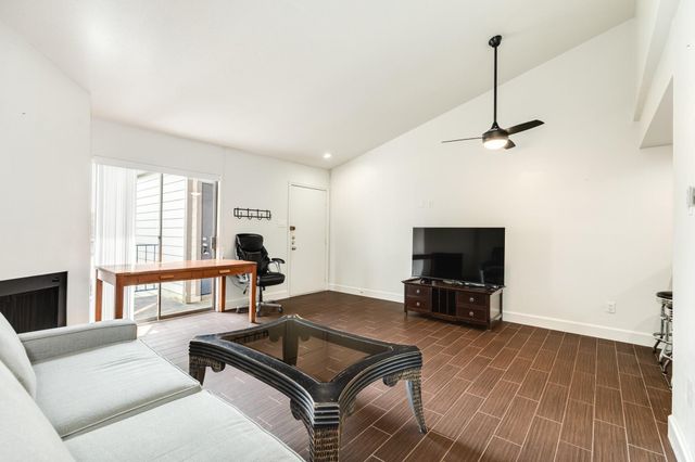 7098 N Holiday Drive, Galveston, TX 77550