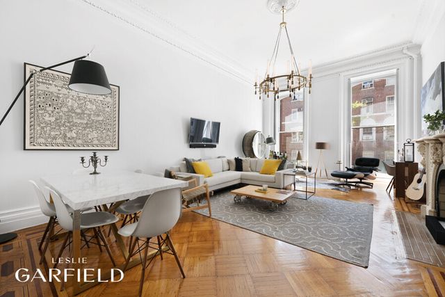 27 W 9TH Street, New York City, NY 10011