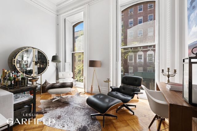 27 W 9TH Street, New York City, NY 10011