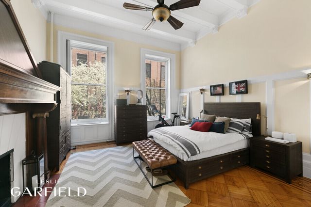 27 W 9TH Street, New York City, NY 10011