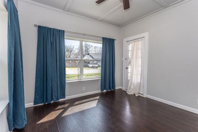 1209 E Garnett Street, Gainesville, TX 76240