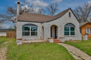 1209 E Garnett Street, Gainesville, TX 76240