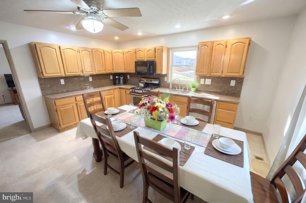 Image 13 of property listing at 22 N 4TH ST, Mc Sherrystown, PA 17344
